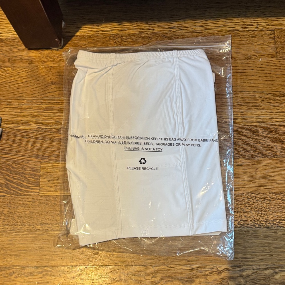 IBKUL Classic White Shorts - Picture 4 of 4